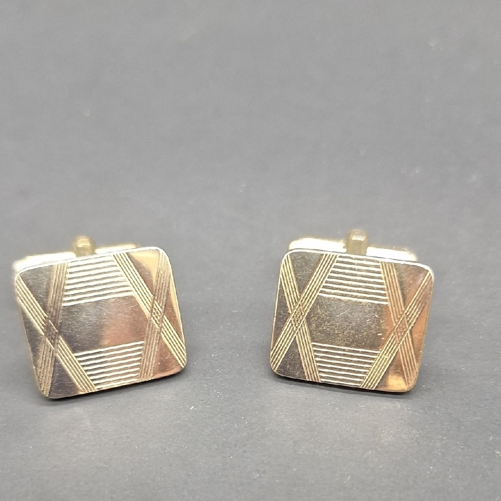 Vintage Gold Tone Geometric Cufflinks - Picture 2 of 7